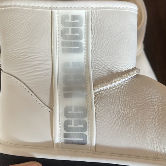 White leather  new  UGGs - Picture 3 of 4